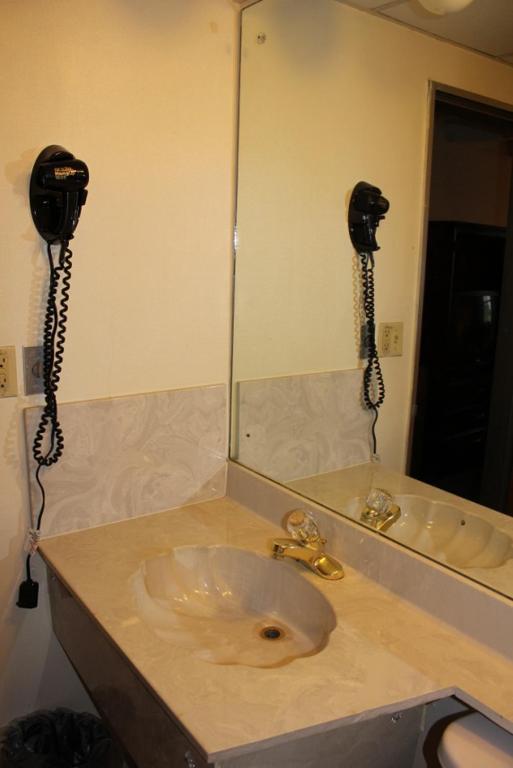 Executive Inn - Knoxville Room photo
